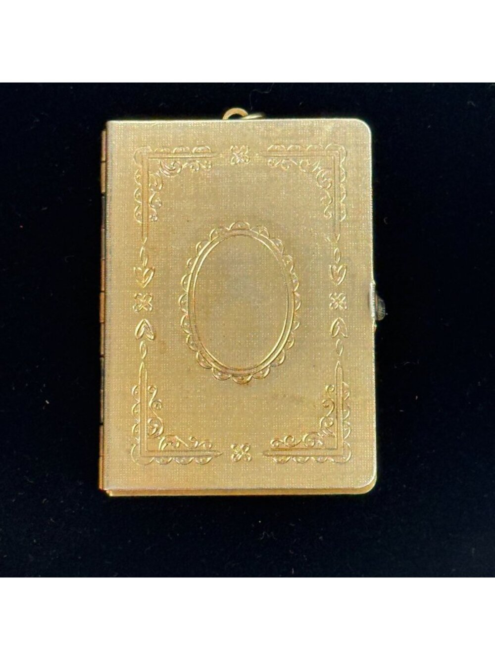 Vintage Coro Dreamboat Locket Book Album Pendant 16 Mini Pictures